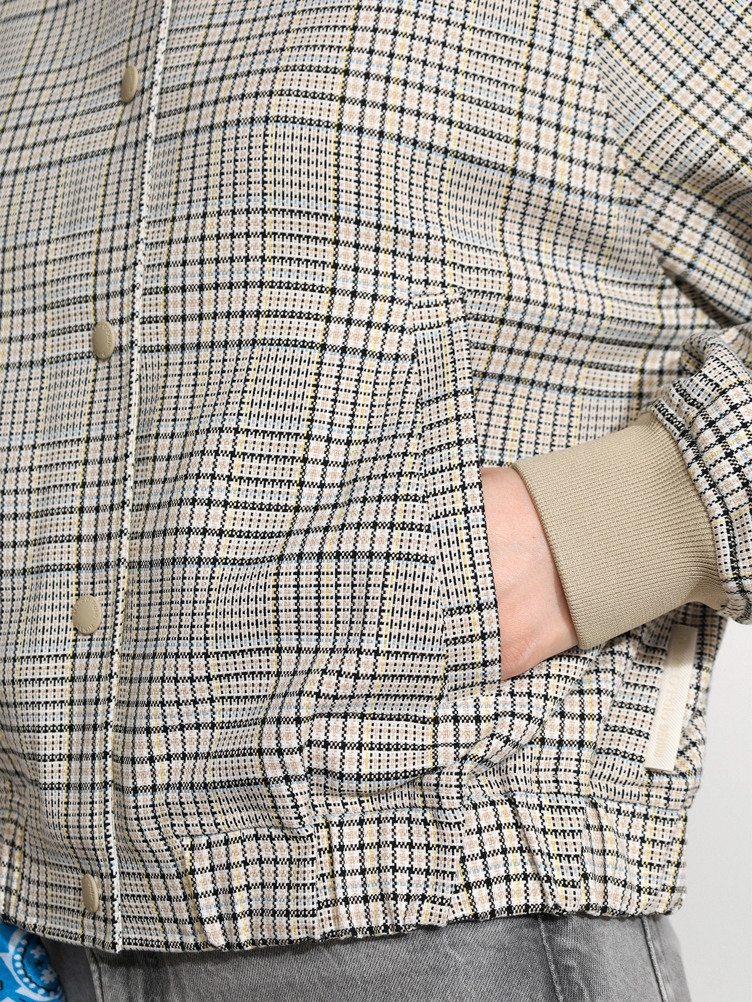 Жакет-бомбер в клетку на кнопках